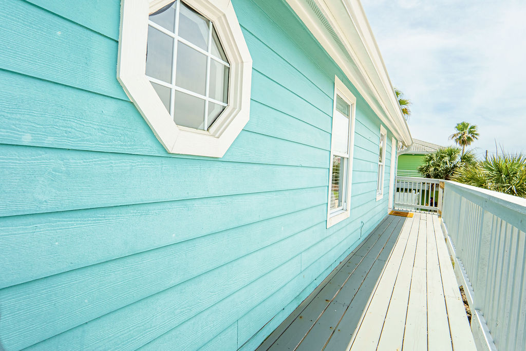 Beach Blessings exterior and coastal setting